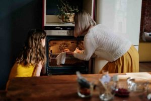 8 Oven Cooking Tips for Perfectly Delightful Holiday Treats!
