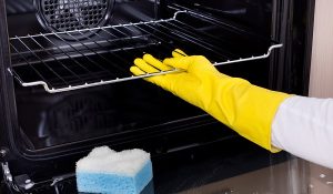 DIY Oven Cleaner: Ditch the Chemicals with Baking Soda!